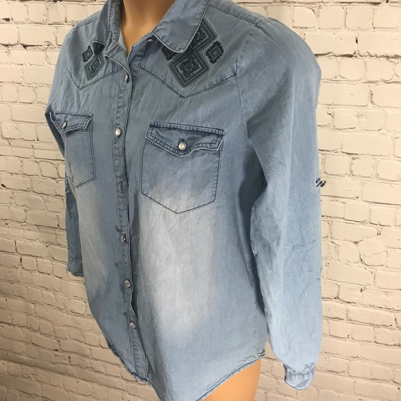 Ellison Light Wash Embroidered Western Button Up L - Picture 5 of 8